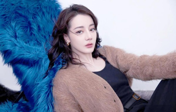 明星最新动态与戏路探索：黄渤到迪丽热巴的动向