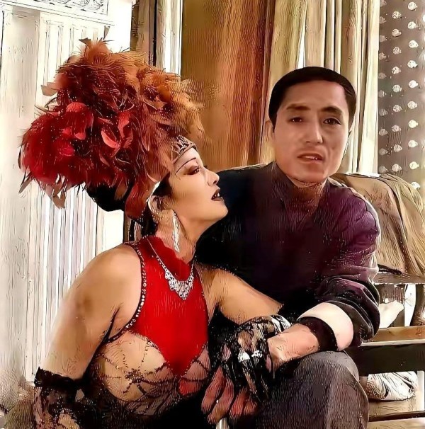 白衬衫秒杀高定红毯的那一刻才看懂如今越精致越空洞的娱乐圈到底差了什么