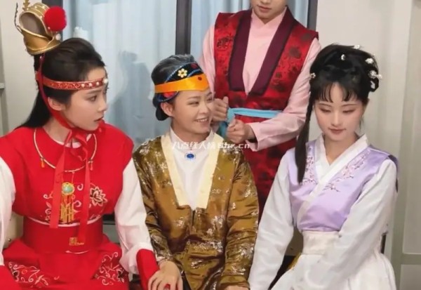 女大学生灵霖七个人资料介绍