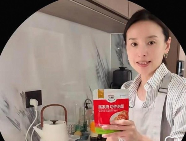 董洁坚持生活简单不请保姆展现通透人生观，这份对私人空间的重视让无数人开始重新思考明星生活的真实状态