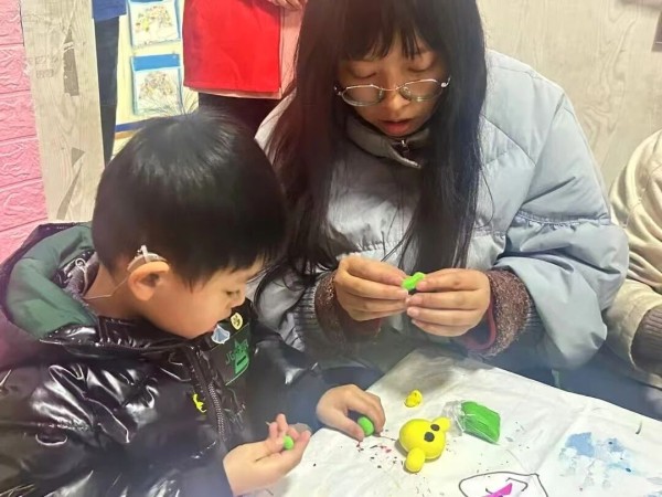 重庆九龙坡启音康复中心明星故事第一期：走进听障宝宝煊煊的世界