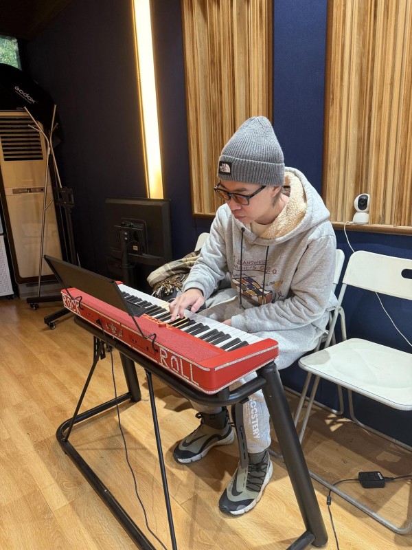 许钊豪如何靠“不完美”幕后收割粉丝，重塑音乐圈赚钱逻辑？