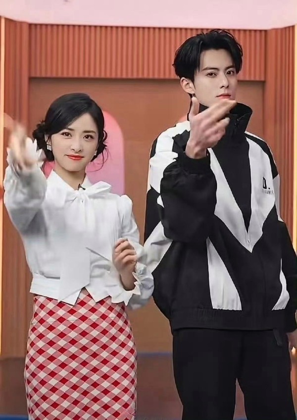 王鹤棣沈月“放肆”互怼七年，撕开娱乐圈的‘工业糖精’假面！