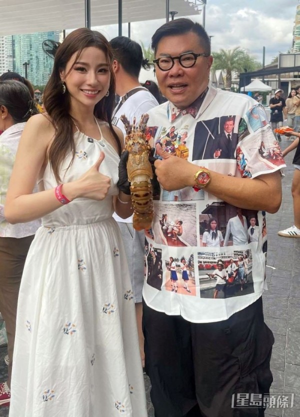 乐翊榆曾经成为《冲游泰国》胡慧冲的“冲女郎”。