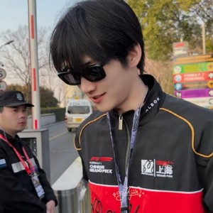 周柯宇连续四年现身F1中国站，对他的个人形象有何影响？