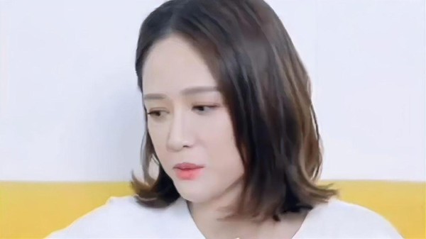 童瑶被嘲“像父女”婚姻：没孩子不幸福，社会对女明星的剧本有多苛刻？