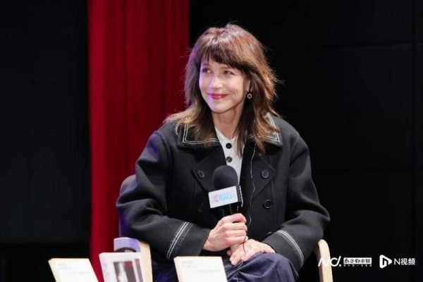 苏菲·玛索谈新作《暗河》:我的写作不取悦谁