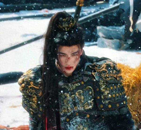 张凌赫团队急了？素颜热搜洗白失败遭群嘲，网友呼吁严查背后资本