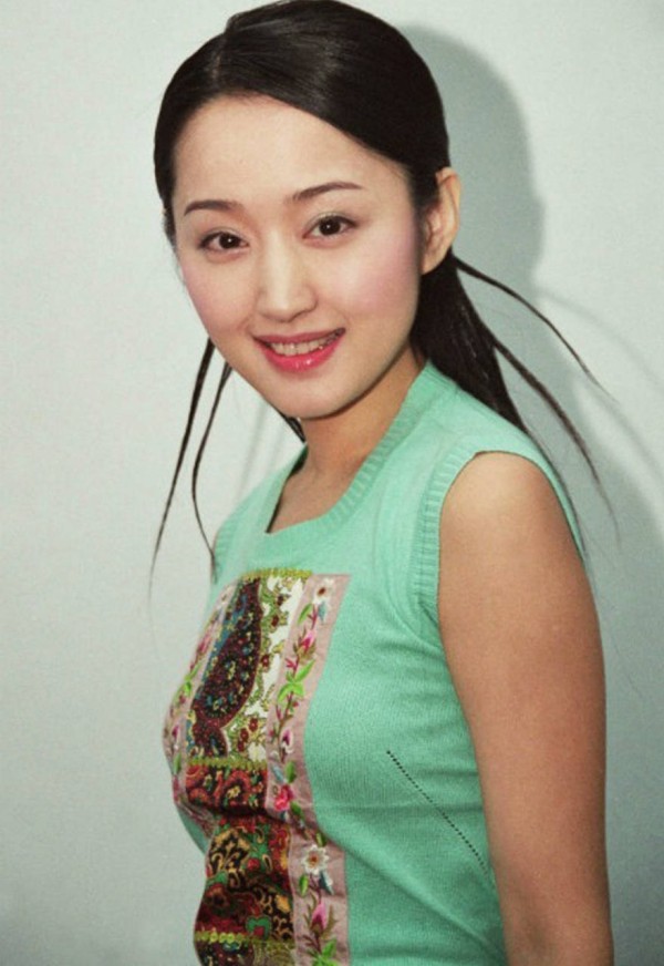 杨钰莹聚会照片曝光,明明都是同学看上去却像两代人,她咋保养的