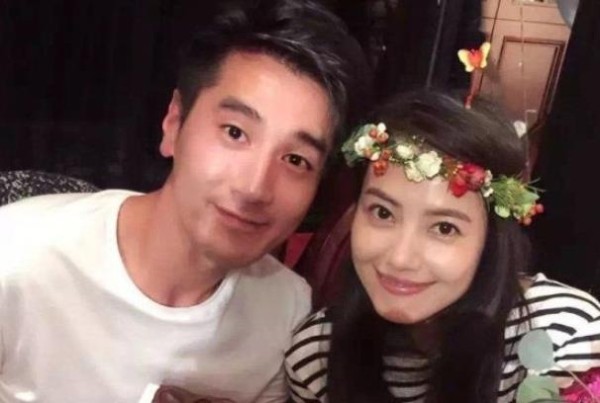 高圆圆亮相私人聚会！生图满脸油光鱼尾纹好真实，引起网友热议