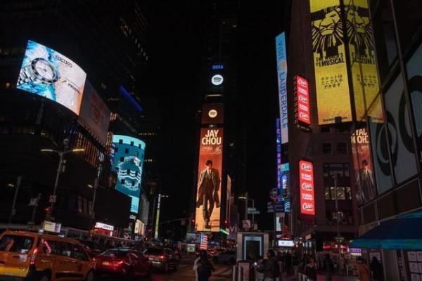 周杰伦新专辑7彩蛋曝光！　48个看板登全球「连纽约时代广场都有」