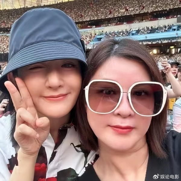 谢娜杜华观看张杰演唱会，长达十多年的闺蜜，共同好友还有秦岚