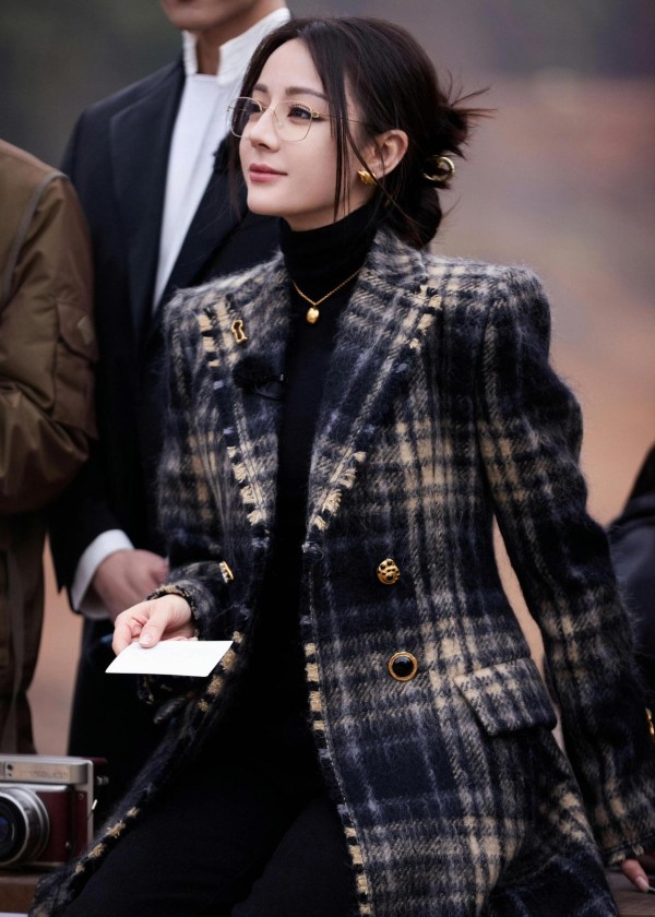 丁程鑫加盟推理综艺遭质疑：偶像转型能否凭实力“正名”？