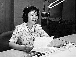 播音时的张培很投入