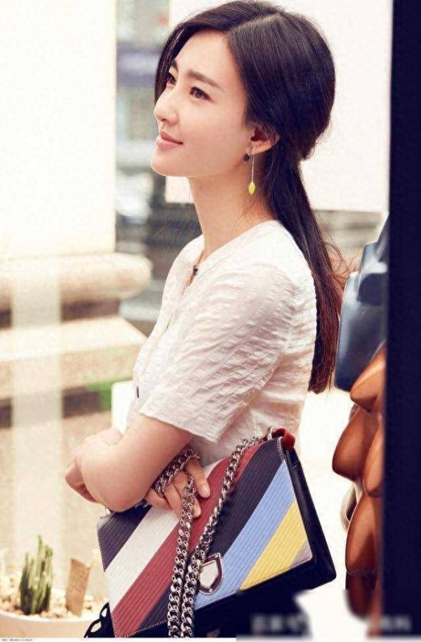 出道13年至今无绯闻的她，对待爱情非常简单，已33岁还年轻漂