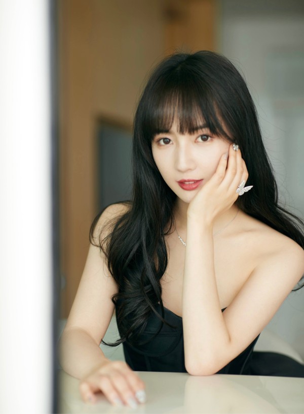 凭借绯闻被大家认识，参加选秀让人刮目相看，她又收割了路人缘