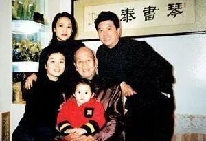 从童星到影星：关晓彤的崛起与努力