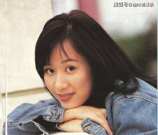 歌手出道，差点嫁给刘恺威，与富商拍拖隐忍5年，三胎后终获幸福