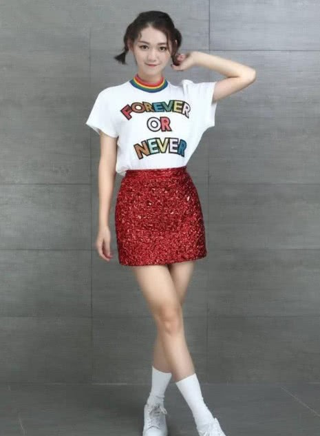 段奥娟出道前后对比照，堪比整容，网友调侃：成了明星就是不一样