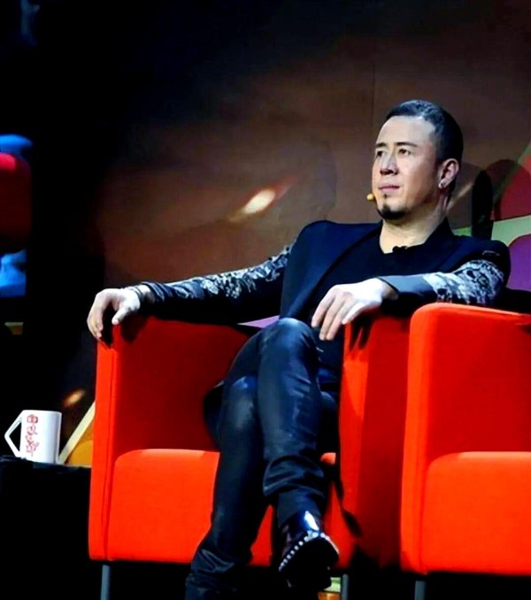 杨坤的音乐之路：从工人到巨星再到落差的思考