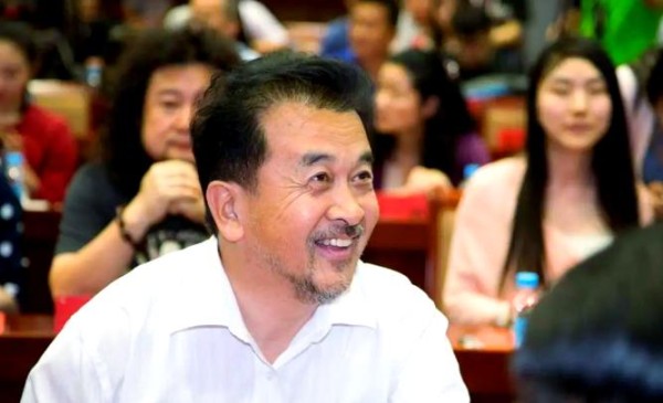 从春晚明星到幕后巨匠：黄宏的艺术人生