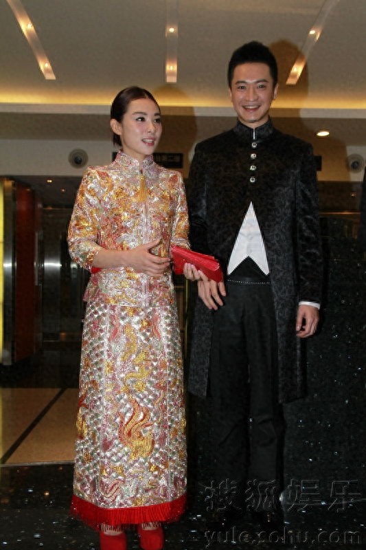 明星婚礼都爱中式礼服 最漂亮的要数她！