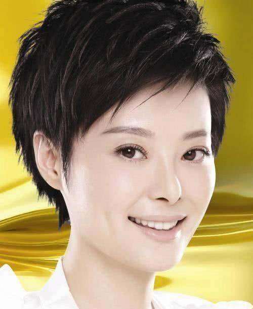 袁立揭曝光娱乐圈内幕:粉丝尖叫100元，晕倒200元，喊老公400元