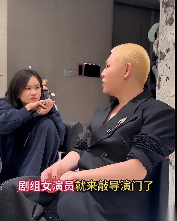 关晓彤事件刚平，娱乐圈陪玩陪睡内幕被揭开，明星圈这场博弈能走多远？