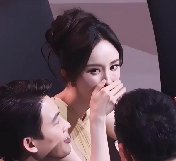 家人们，谁懂啊？我居然在热搜上刷到一个词条叫“内娱活了”！点进去一看，不是哪个顶流官宣，也不是什么惊天大瓜，而是一张张动图