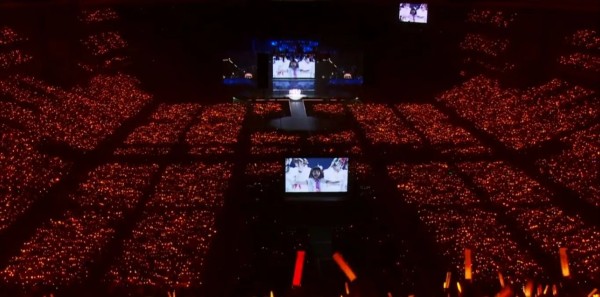 跟着豆子来吃瓜：【讨论】 浅谈粉丝和明星的生态关系

  今天在微博上看到一句话“粉丝和明星，最好的距离就是观众席，无论你爱豆多么感谢粉丝这个群体，但当你以个人的身份出现在他面前时，你对他而言，永远是陌生人。”
   也有人说粉丝和明星就是信徒和神的关系，但是我觉得，倒不至于如此，我觉得首先一个需要摆正的概念就是，你是粉丝，而他是偶像。粉丝要与爱豆保持距离，过分干涉爱豆私生活或者交友，就会越界。严...