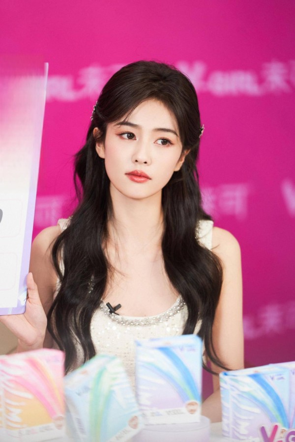 绝交疑云再反转?白鹿虞书欣亲密互动时间线揭狗仔爆料漏洞