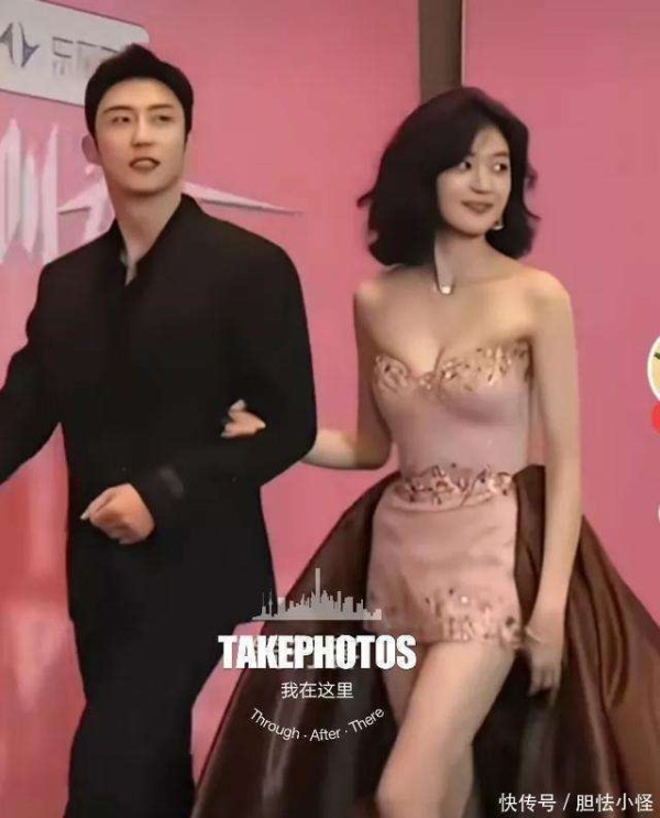 孙千黄景瑜红毯同框太般配 两剧同播加旧搭档 只是巧合吗