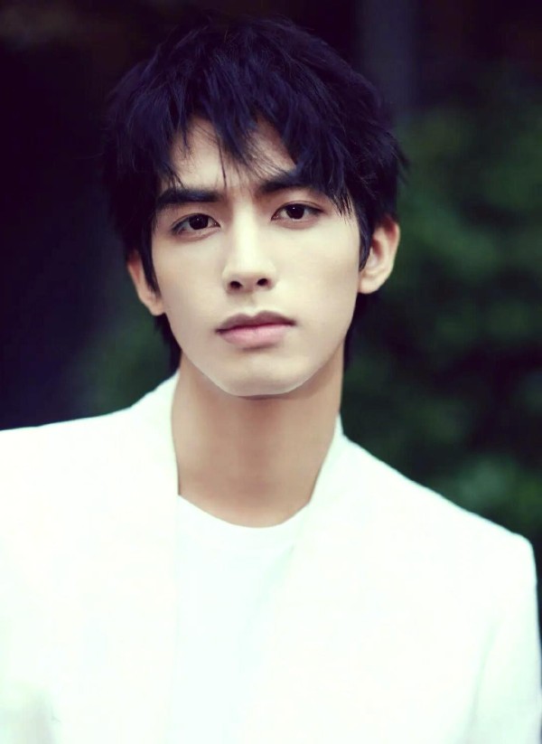 明星成长与选择：宋威龙、吴磊、肖战及杨紫的路径探索