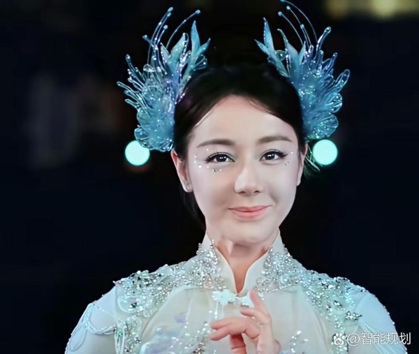 迪丽热巴的春晚造型失误，再一次把...@智能规划的动态