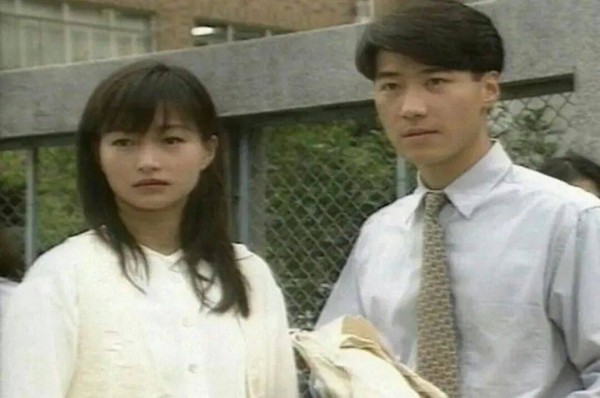 香港知名天王红馆开唱近镜状态曝光，59岁自然老去获激赞，网民直呼一绝