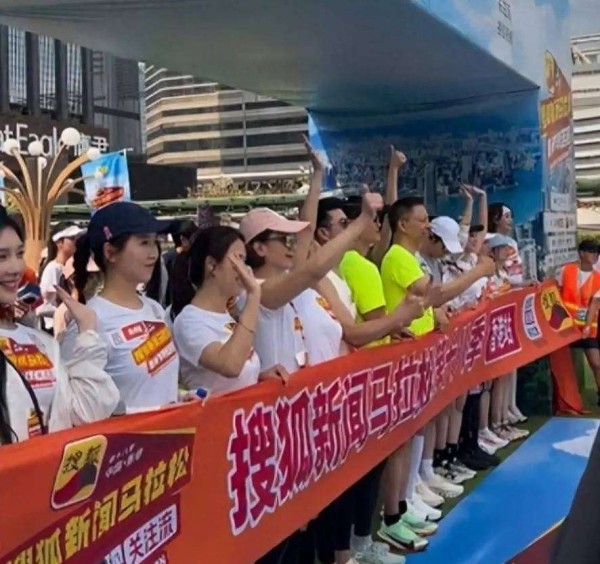 香港马拉松：阿Sa憔悴，黄晓明白得发光，林志玲不像来跑步的