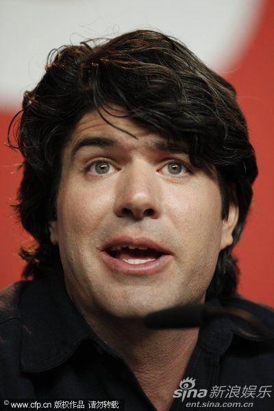 商海通牒导演：年轻精英为钱扎堆金融业是悲剧