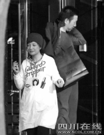 《锦衣卫》导演揭老底赵薇“孕事”大白天下