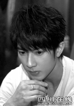 《锦衣卫》导演揭老底赵薇“孕事”大白天下