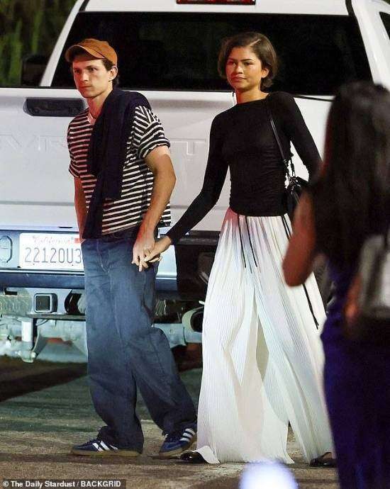 从朋友到夫妻！荷兰弟赞达亚10年爱情长跑，婚后同框甜度爆表