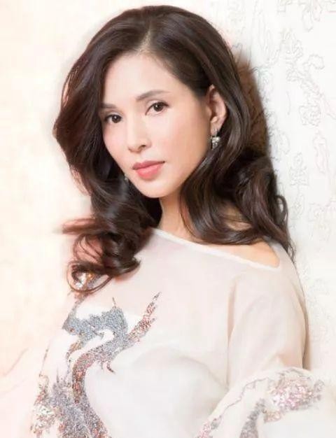 神仙姐姐到三胎辣妈：四位女星的学历落差