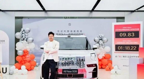 雷军调侃老余,尚界Z7发布了,怎么不请代言人,余承东回应,五界都没请,就智界破了例,请了国民女神刘亦菲,比你晚一天宣