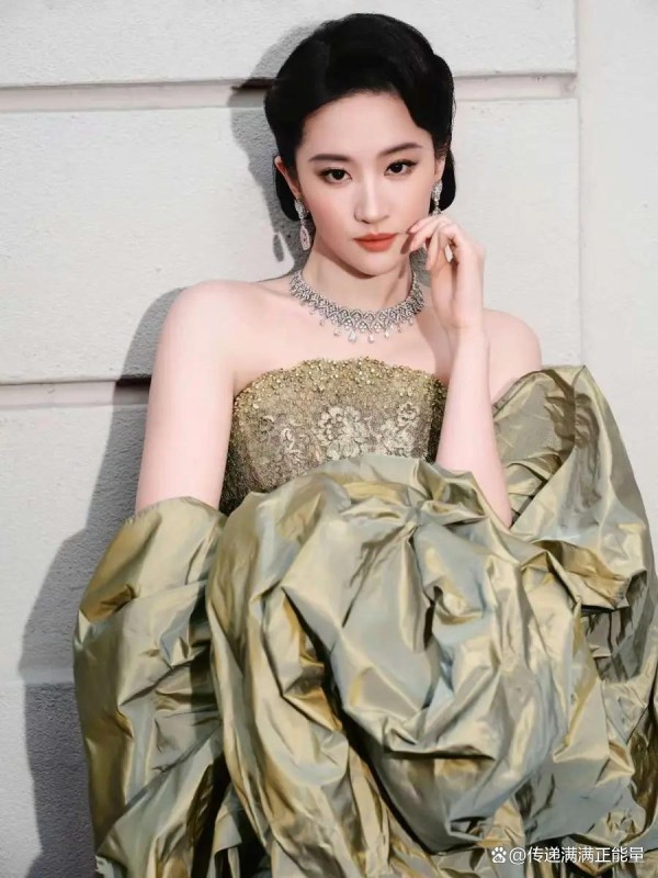 1条橄榄绿裙，为何让刘亦菲被骂“脱离群众”？