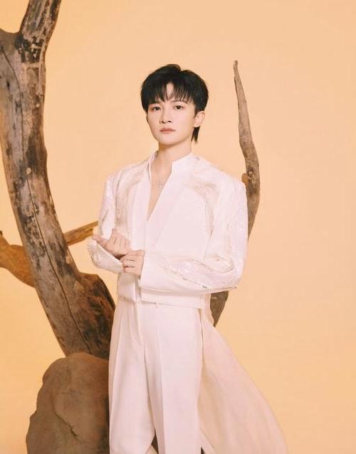 从被嘲笑的“娘嗓”到世界舞台：周深的声音逆袭史