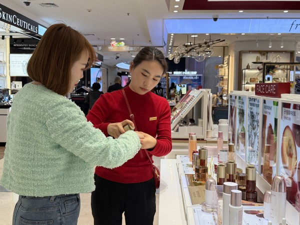 城市-悦西安-场景创新破局！钟楼开元以「美妆+咖啡」激活春日消费新势能-荣耀西安论坛-(5)