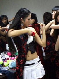 全面揭密"巅峰"拉拉队亲吻拥抱尖叫成最直接方式