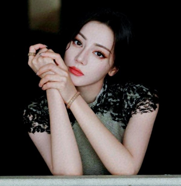 明星跨界之典范：从钢琴十级看他们的另一个舞台