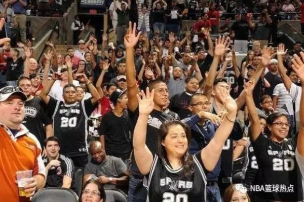 日日齐NBA:激烈竞争、明星风采和球迷狂热