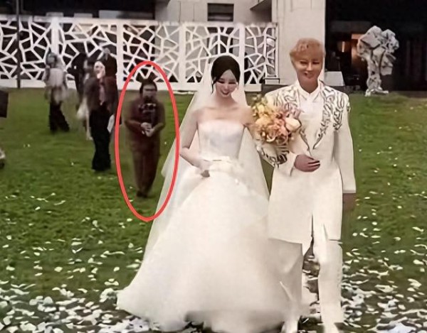 直播婚礼：黄子韬徐艺洋白天秀，晚宴回归仪式感，引发热议？