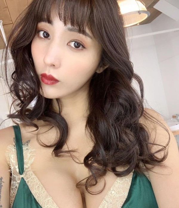 渡边万美（渡辺万美）资料简介，日本女明星图片！插图3